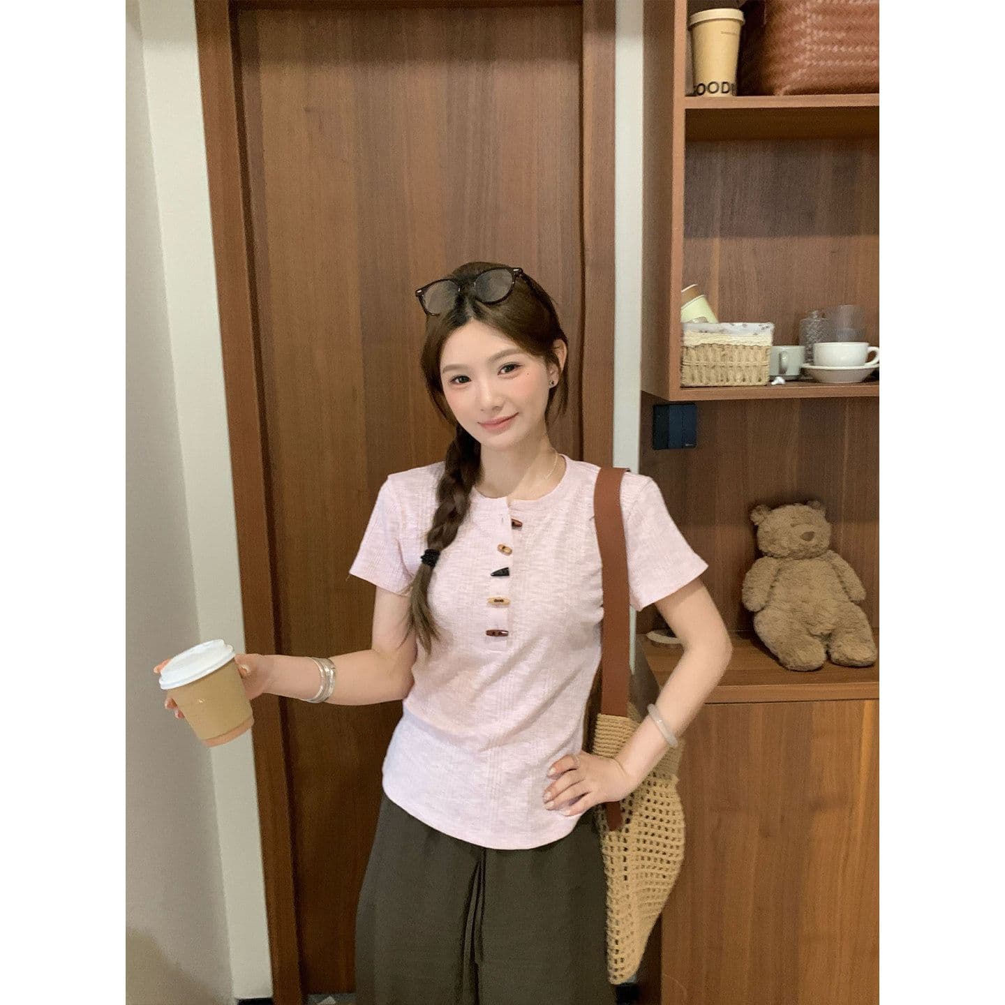 단추 반팔 티셔츠 여성 여름 새로운 몸매 가꾸기 슬림해 보이는 작은 대중 디자인 맨위 ins 이미지 4