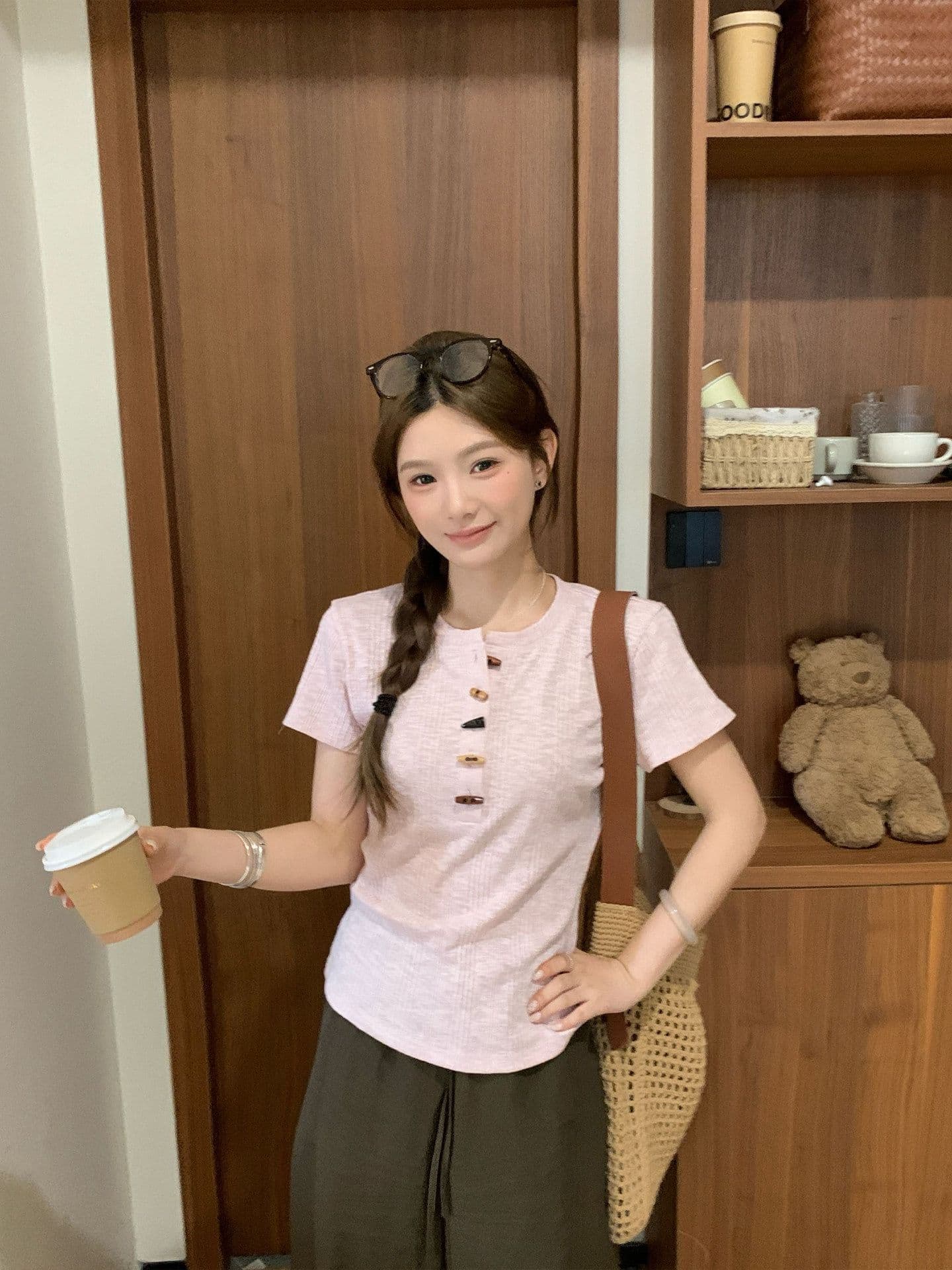 단추 반팔 티셔츠 여성 여름 새로운 몸매 가꾸기 슬림해 보이는 작은 대중 디자인 맨위 ins 상세 이미지 3
