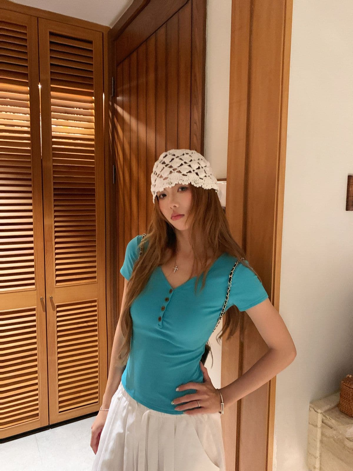 도파민 긍정적 인 어깨 반팔 티셔츠 여성 의류 여름 V넥 핫걸 섹시함 몸매 가꾸기 쇼트 스타일 작은 대중 맨위 상세 이미지 5