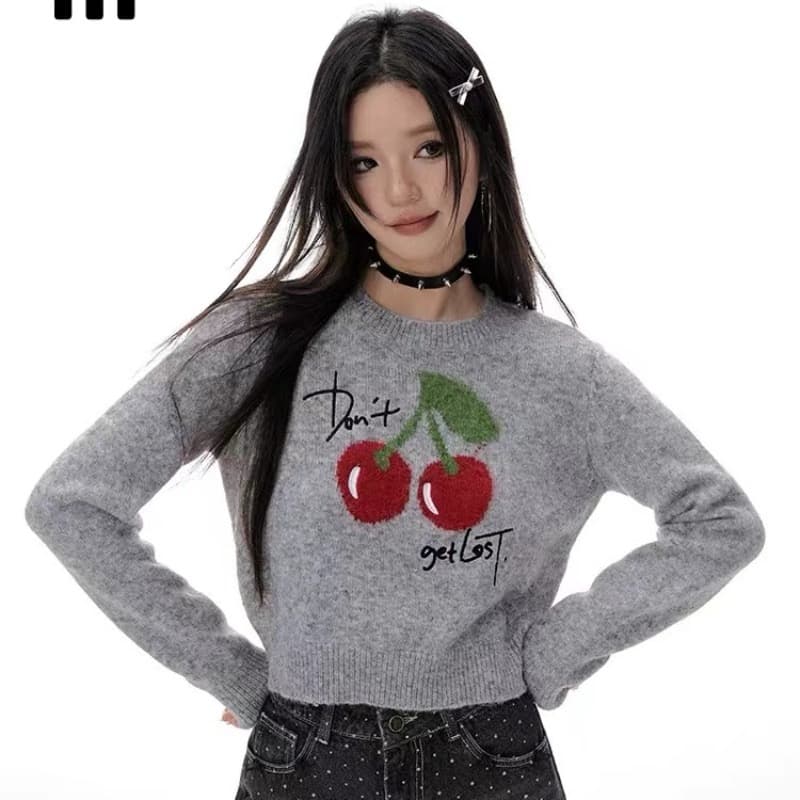 2026 년 가을 겨울 새로운 소녀 바람 체리 알파벳 자카드 두꺼운 쇼트 스타일 라운드 넥 스웨터 니트 스웨터 상세 이미지 5