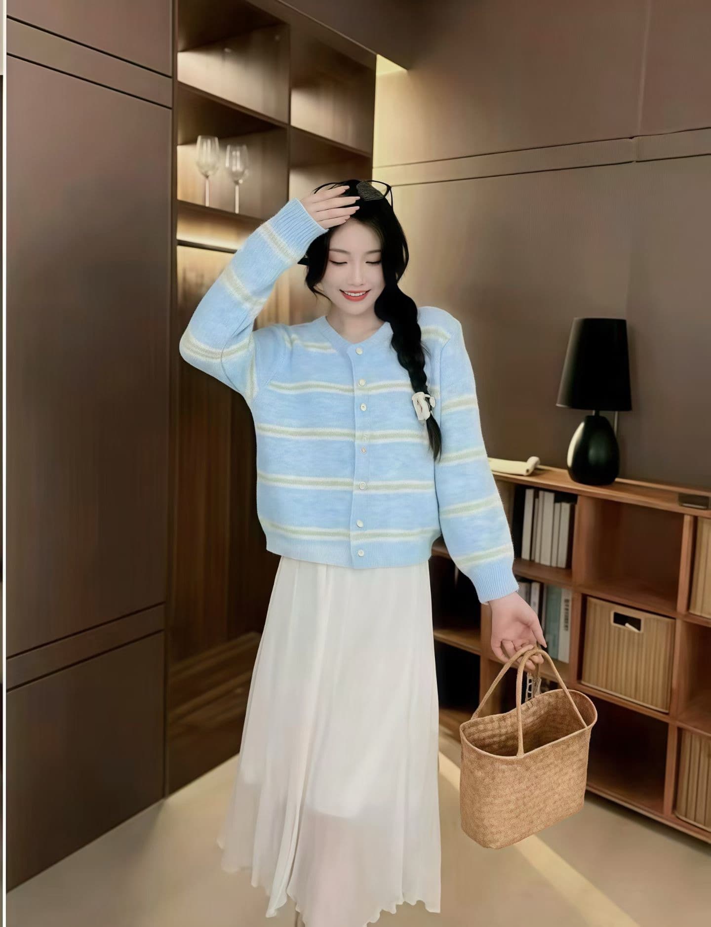 라운드 넥 스트라이프 니트 오픈 가디건 여성 봄 가을 2026 봄 가을 새로운 배색 루즈핏 얇은 스웨터 쇼트 스타일 맨위 이미지 2