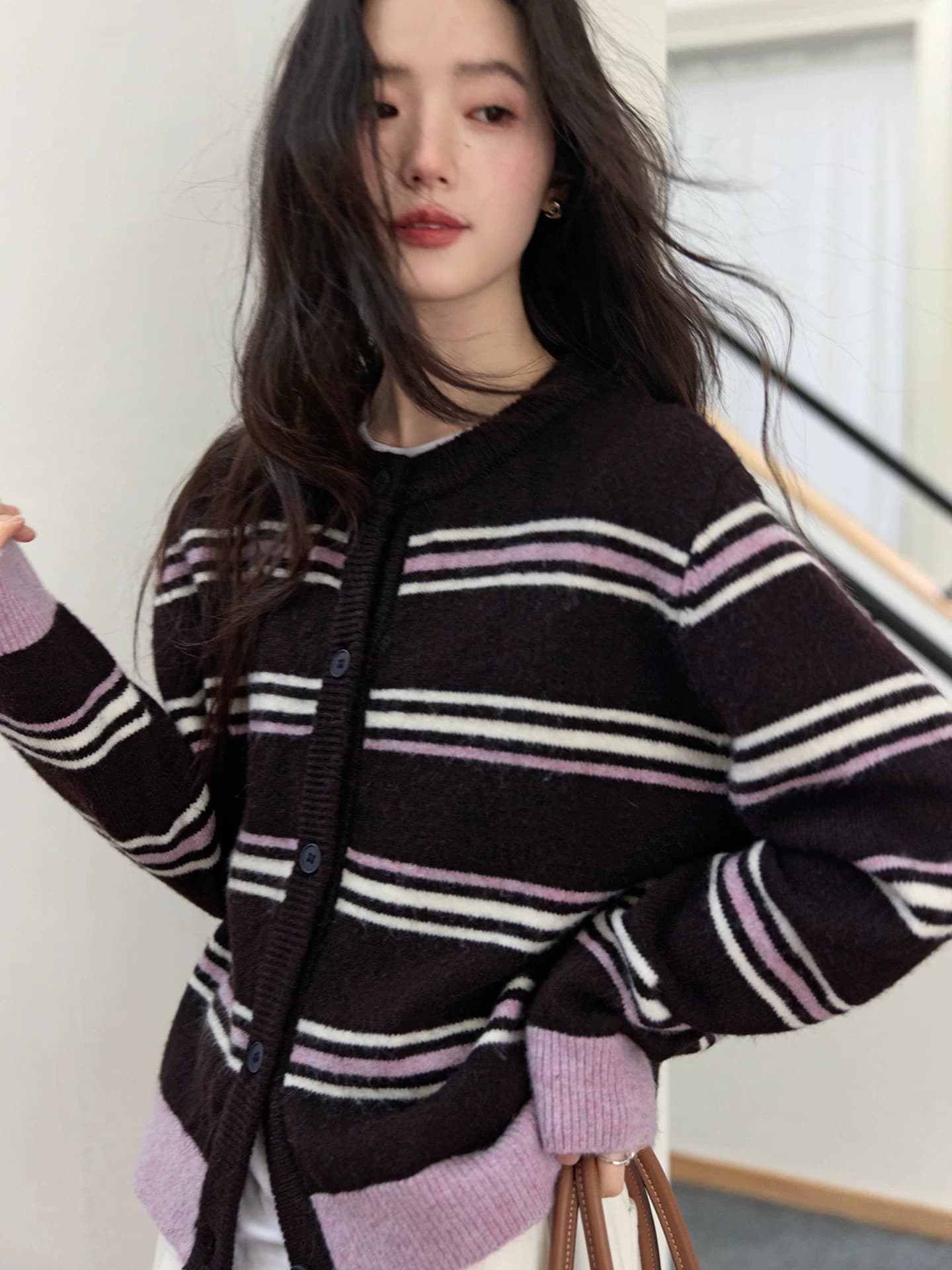 블랙 커피 배색 스트라이프 양모 스웨터 오픈 가디건 여성 겨울 부드러운 찹쌀 슬림해 보이는 루즈핏 짧은 외투