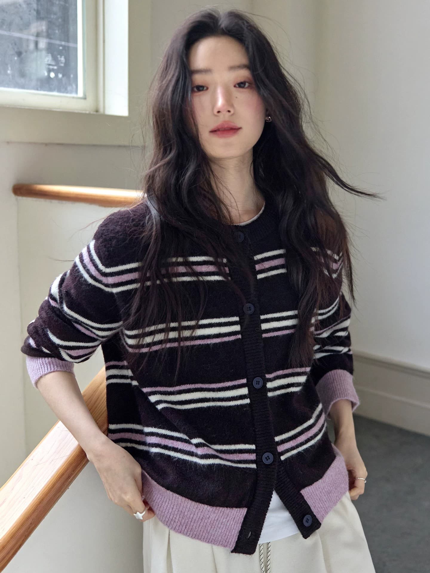블랙 커피 배색 스트라이프 양모 스웨터 오픈 가디건 여성 겨울 부드러운 찹쌀 슬림해 보이는 루즈핏 짧은 외투 상세 이미지 2