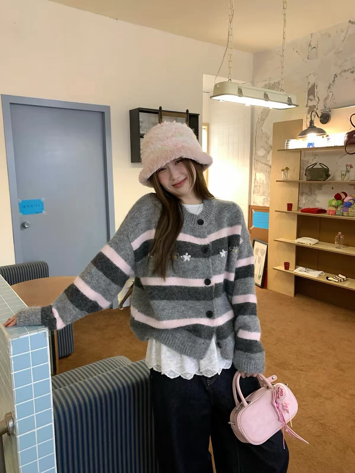 레트로 스트라이프 스웨터 여자 루즈핏 홍콩 느낌 디자인 센스 두꺼운 풀오버 니트 스웨터 맨위 이미지 4