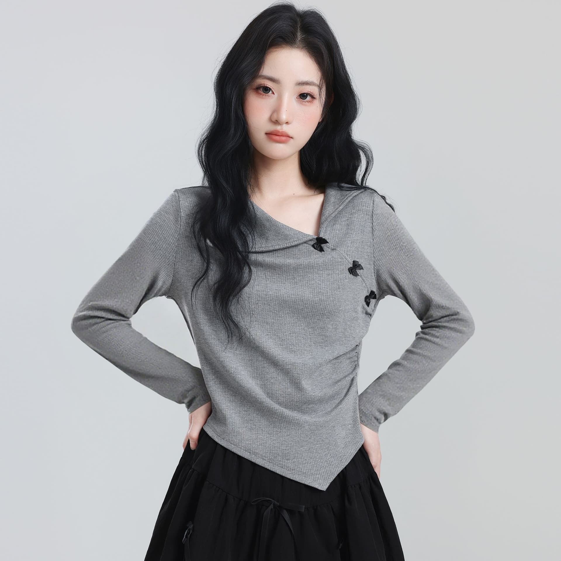 불규칙 회색 긴팔 티셔츠 여성 봄 가을 새로운 비스듬한 칼라 나비 매듭 디자인 센스 맨위 이미지 5