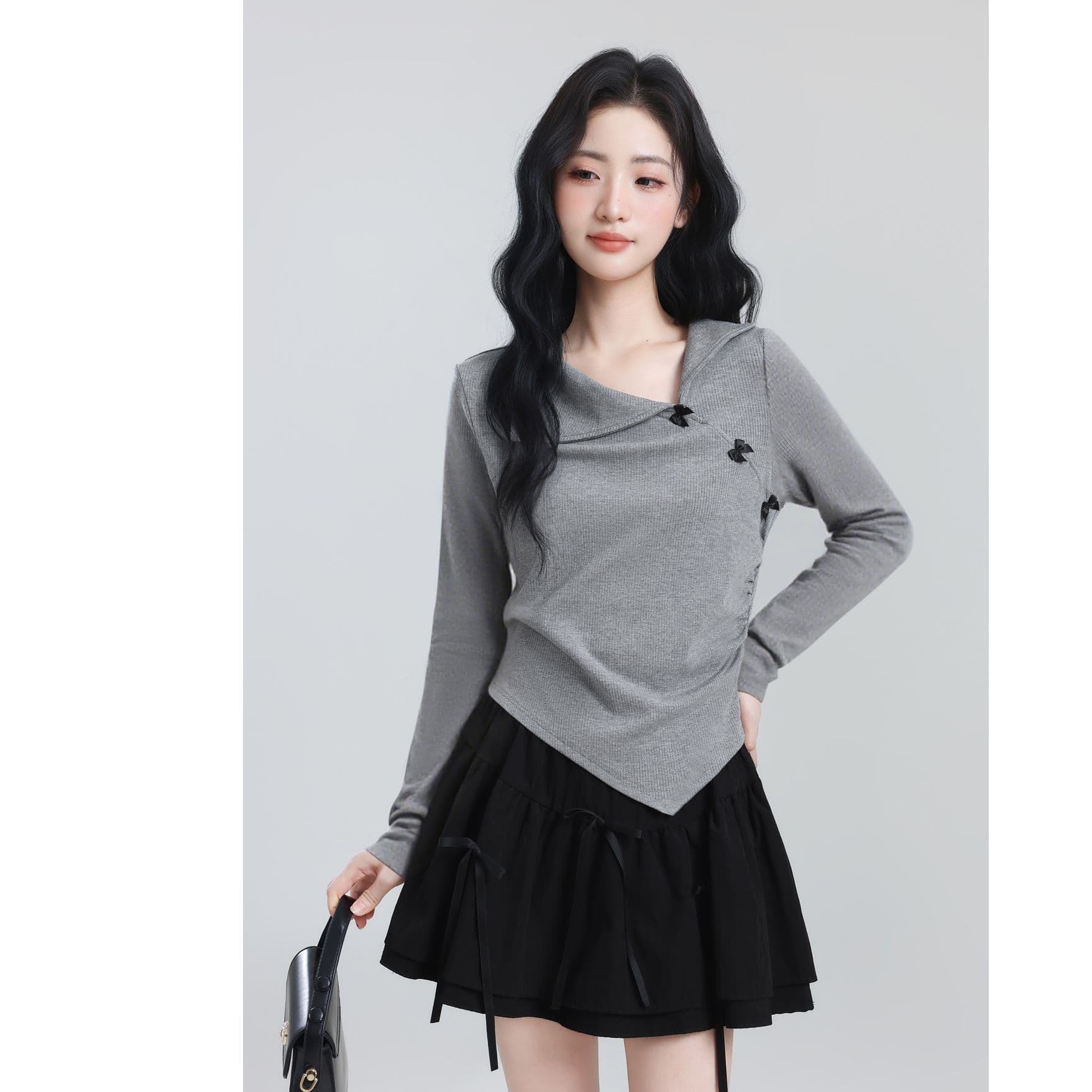 불규칙 회색 긴팔 티셔츠 여성 봄 가을 새로운 비스듬한 칼라 나비 매듭 디자인 센스 맨위 이미지 2