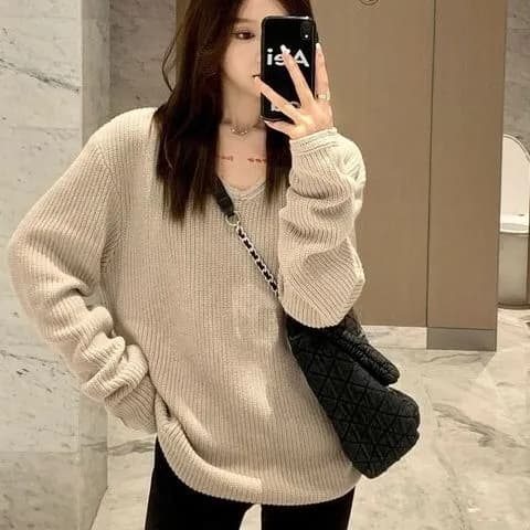 루즈핏 V넥 검정색 스웨터 여자 느긋한 바람 가을 새로운 고급 센스 긴팔 풀오버 니트 스웨터 외출용 맨위 이미지 2