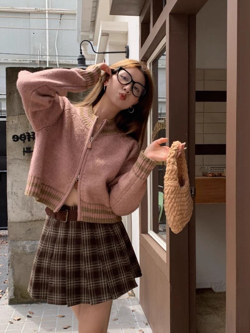 2026 가을 겨울 새로운 지퍼 오픈 가디건 쇼트 스타일 라운드 넥 루즈핏 맨위 스트라이프 외국 가스 양모 니트 여성 코트 이미지 4