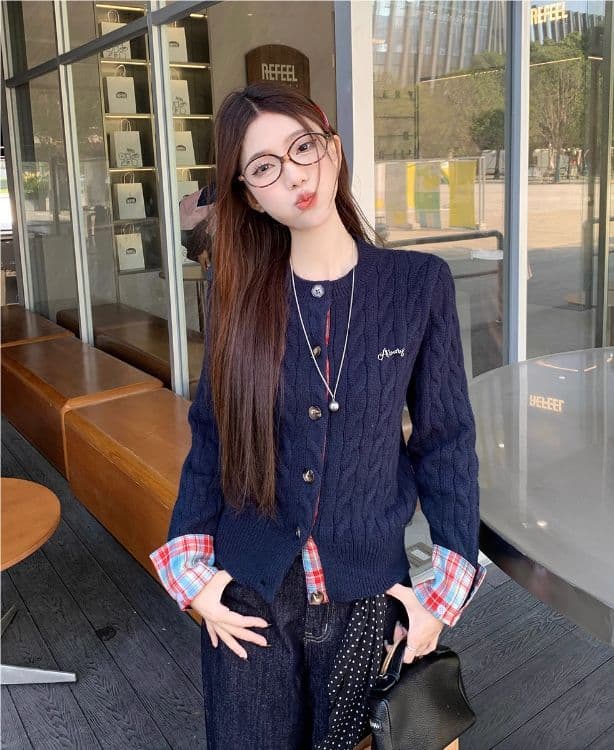 한 부서 학원 스타일 체크무늬 패치워크 커프스 꽈배기 니트 오픈 가디건 여성 겨울 새로운 고급 레트로 라운드 넥 스웨터 상세 이미지 1