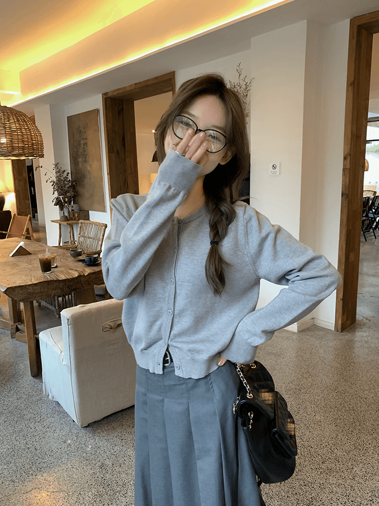 우 77 디스플레이 화이트 로얄 블루 쇼트 스타일 니트 오픈 가디건 여성 한 부서 부드러운 자수 작은 키 슬림해 보이는 라운드 넥 스웨터 상세 이미지 2