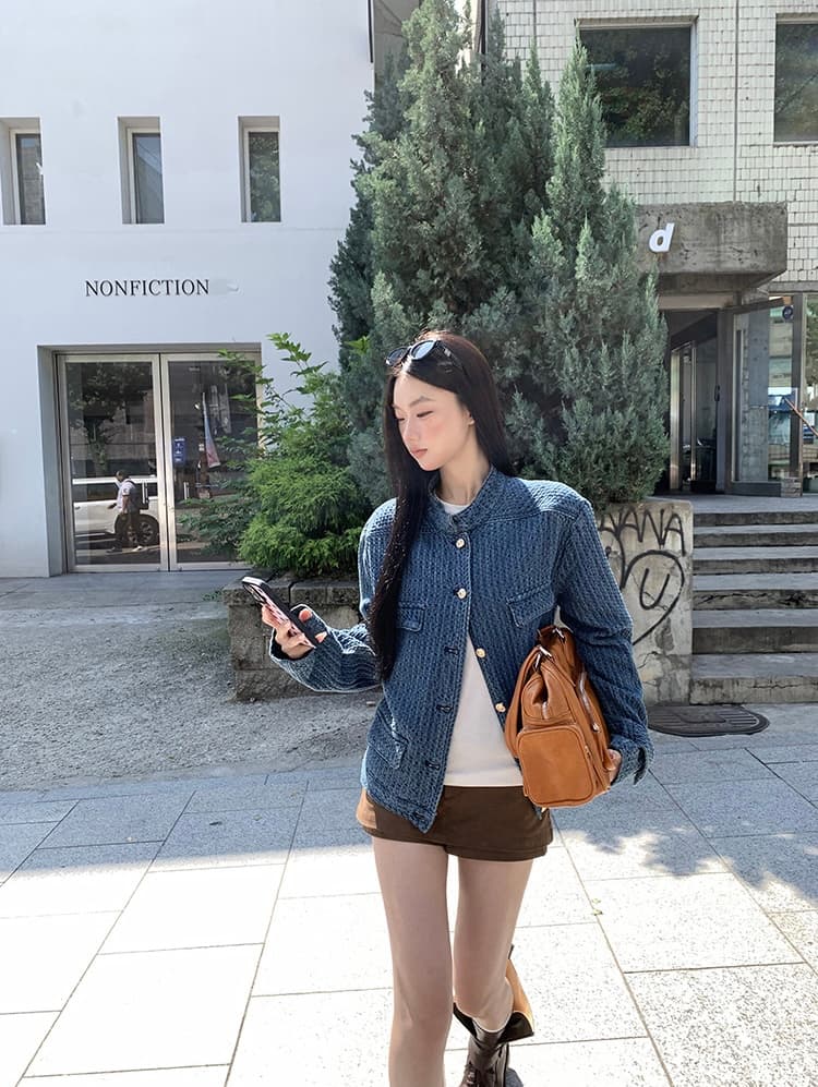 고급 센스 품격 작은 샤넬 스타일 데님 여성 코트 가을 쇼트 스타일 작은 대중 디자인 센스 스탠드 칼라 파란색 재킷 맨위 상세 이미지 5