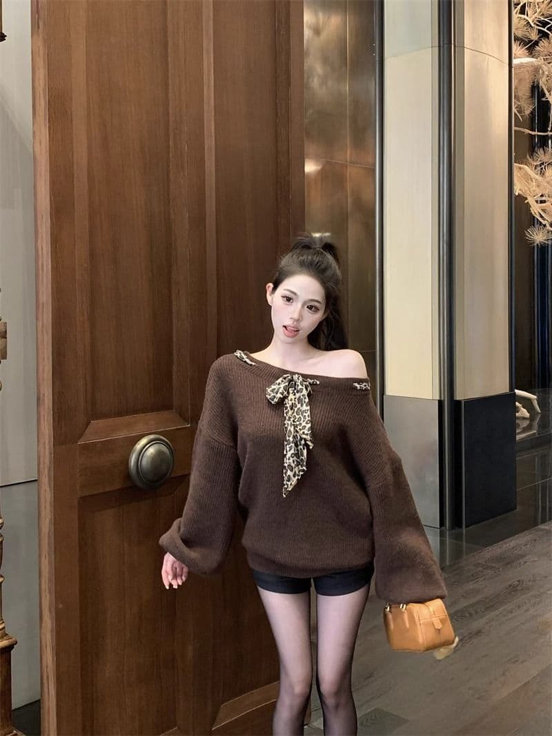 비스듬한 칼라 오프숄더 풀오버 스웨터 여자 가을 겨울 긴팔 니트 스웨터 레오파드 무늬 레이스업 느긋한 바람 루즈핏 캐주얼 맨위 상세 이미지 2