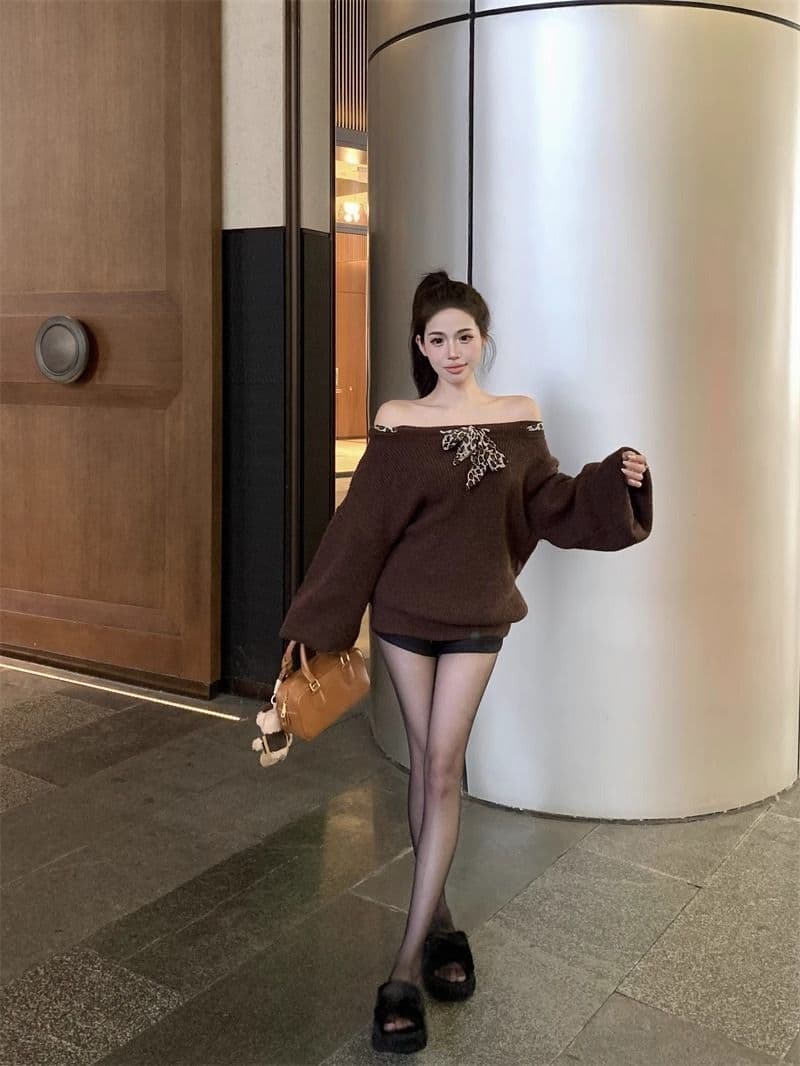 비스듬한 칼라 오프숄더 풀오버 스웨터 여자 가을 겨울 긴팔 니트 스웨터 레오파드 무늬 레이스업 느긋한 바람 루즈핏 캐주얼 맨위 상세 이미지 5