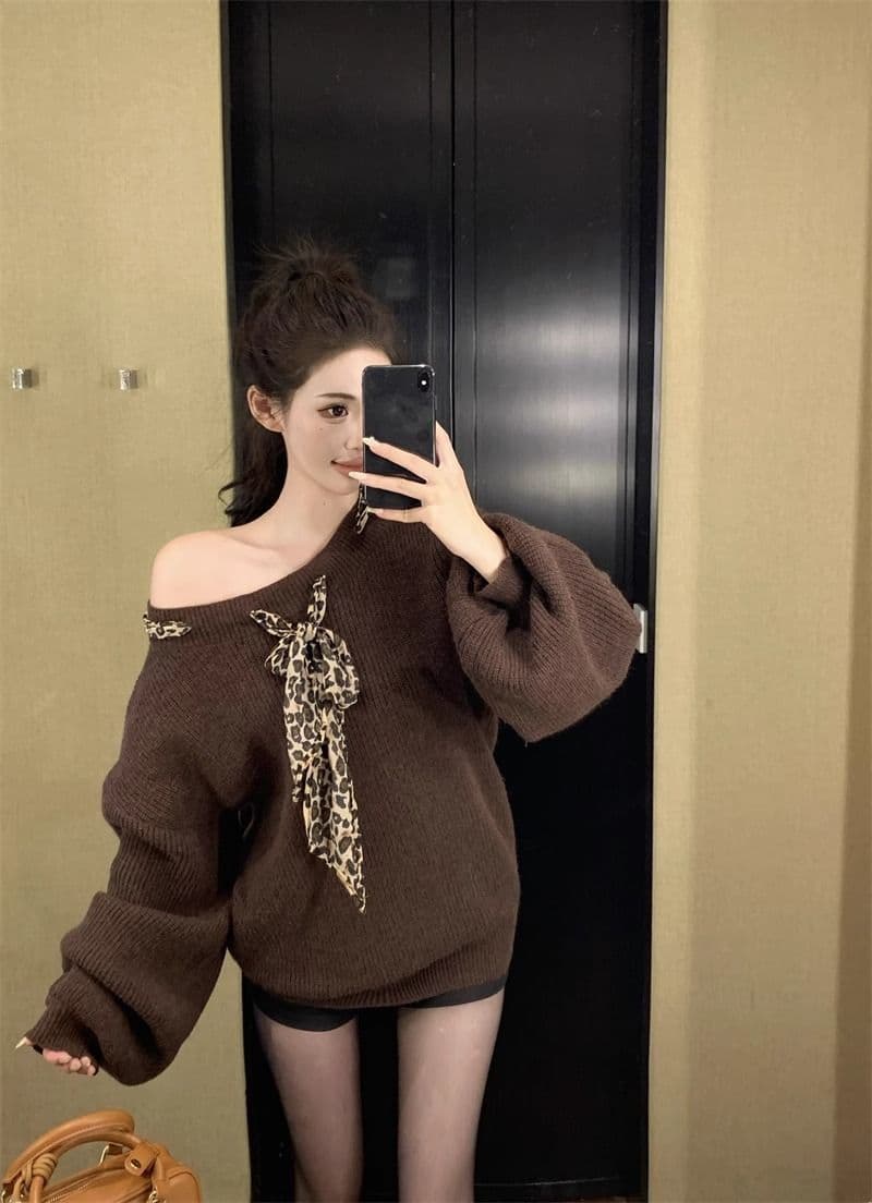 비스듬한 칼라 오프숄더 풀오버 스웨터 여자 가을 겨울 긴팔 니트 스웨터 레오파드 무늬 레이스업 느긋한 바람 루즈핏 캐주얼 맨위 상세 이미지 10