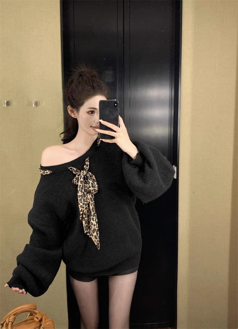 비스듬한 칼라 오프숄더 풀오버 스웨터 여자 가을 겨울 긴팔 니트 스웨터 레오파드 무늬 레이스업 느긋한 바람 루즈핏 캐주얼 맨위 상세 이미지 14