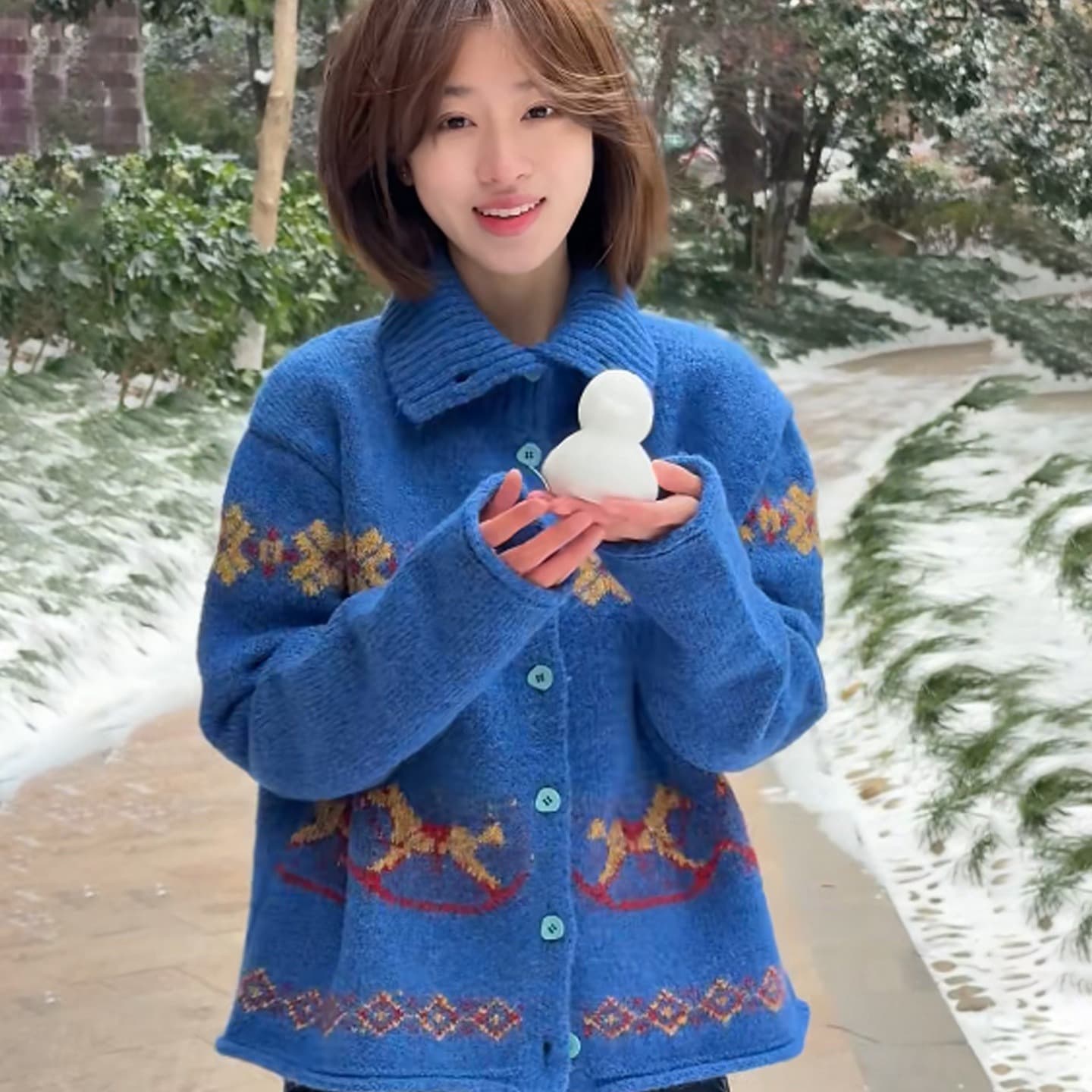 고급 센스 레트로 파란색 자카드 터틀넥 스웨터 여성 코트 봄 느긋한 세련된 다용도 니트 오픈 가디건 맨위 이미지 5