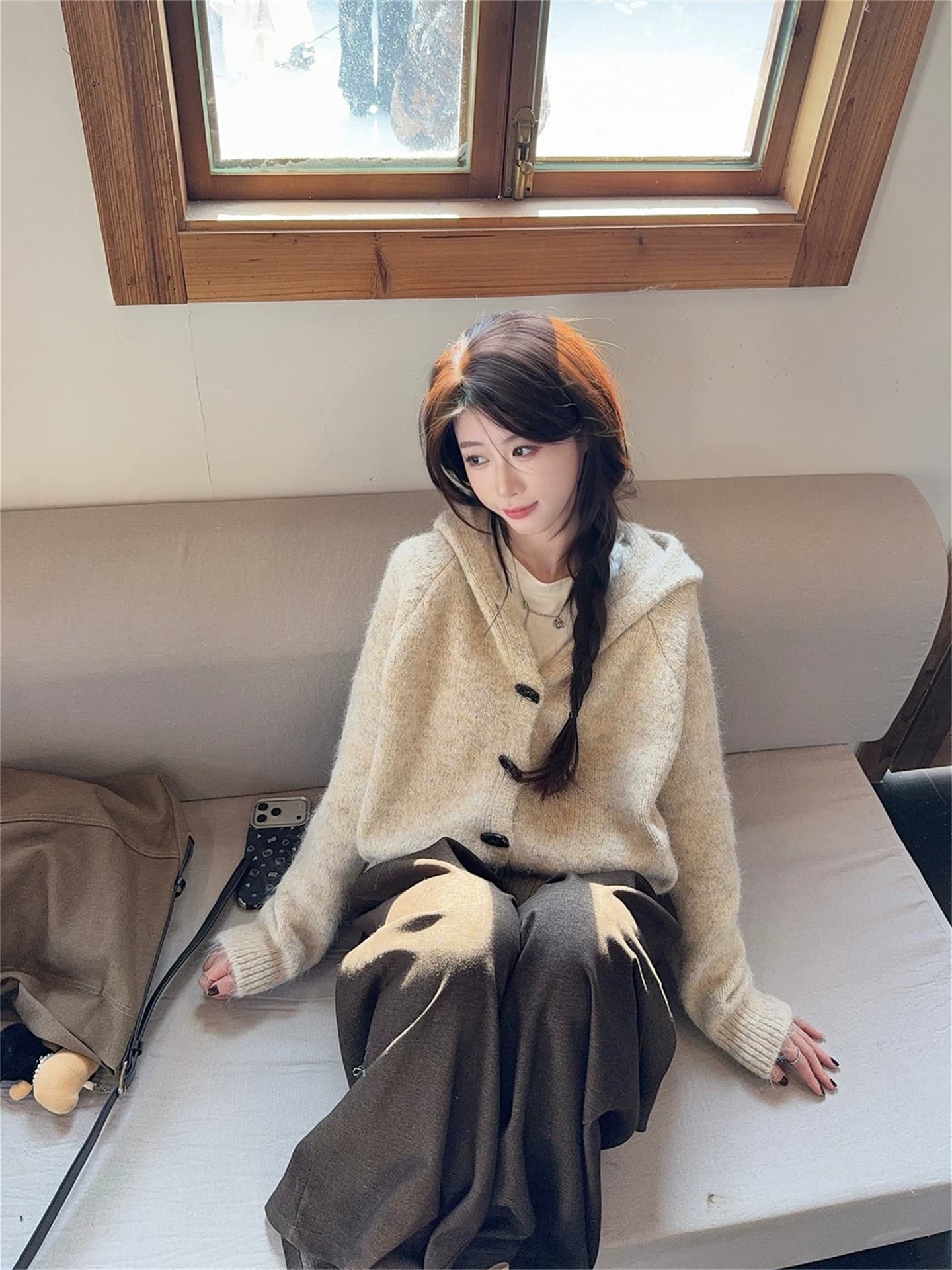자이언트 잘 생긴 ~ 중 miu 부서 기타 꽃 회색 후드 스웨터 여성 코트 깊은 겨울 보온 소뿔 버클 니트 오픈 가디건 여성 상세 이미지 2