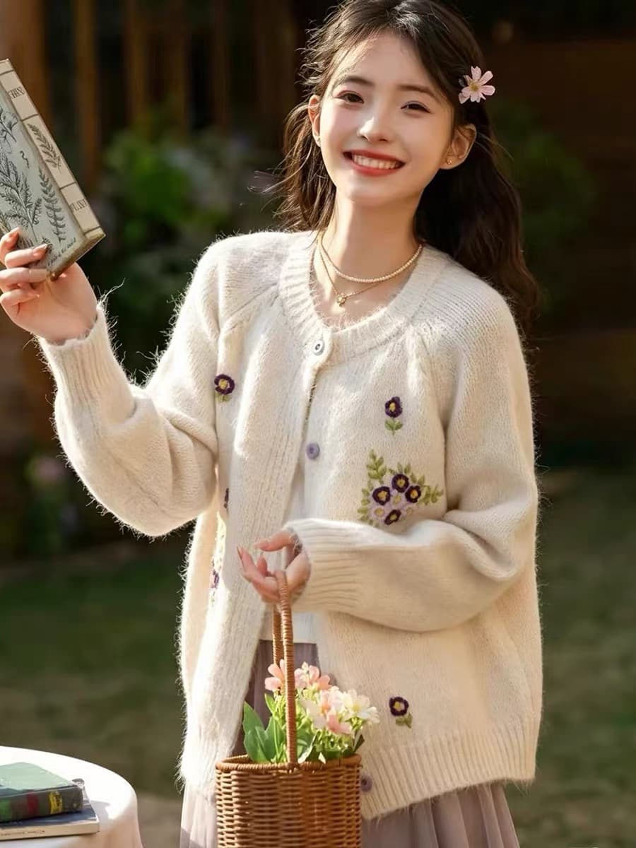 2026 새로운 달콤함 보라색 니트 오픈 가디건 맨위 여성 봄 드레스 한 부서 느긋한 바람 자수 자카드 스웨터 코트