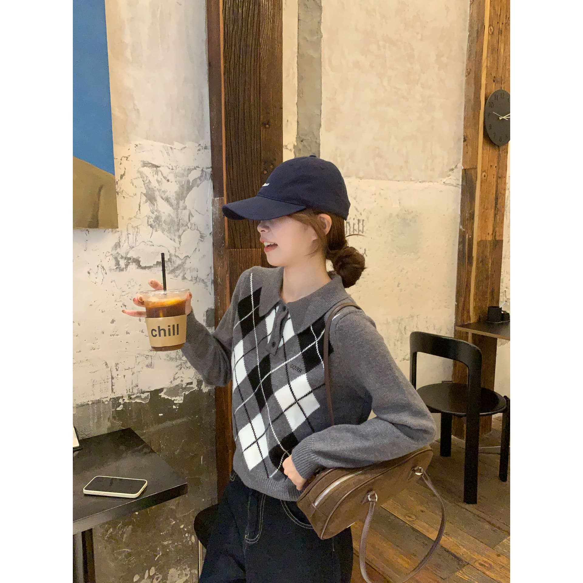 여유롭게 휴일 레트로 POLO 칼라 배색 스웨터 여자 디자인 센스 다이아몬드 모양 체크무늬 니트 맨위 상세 이미지 4