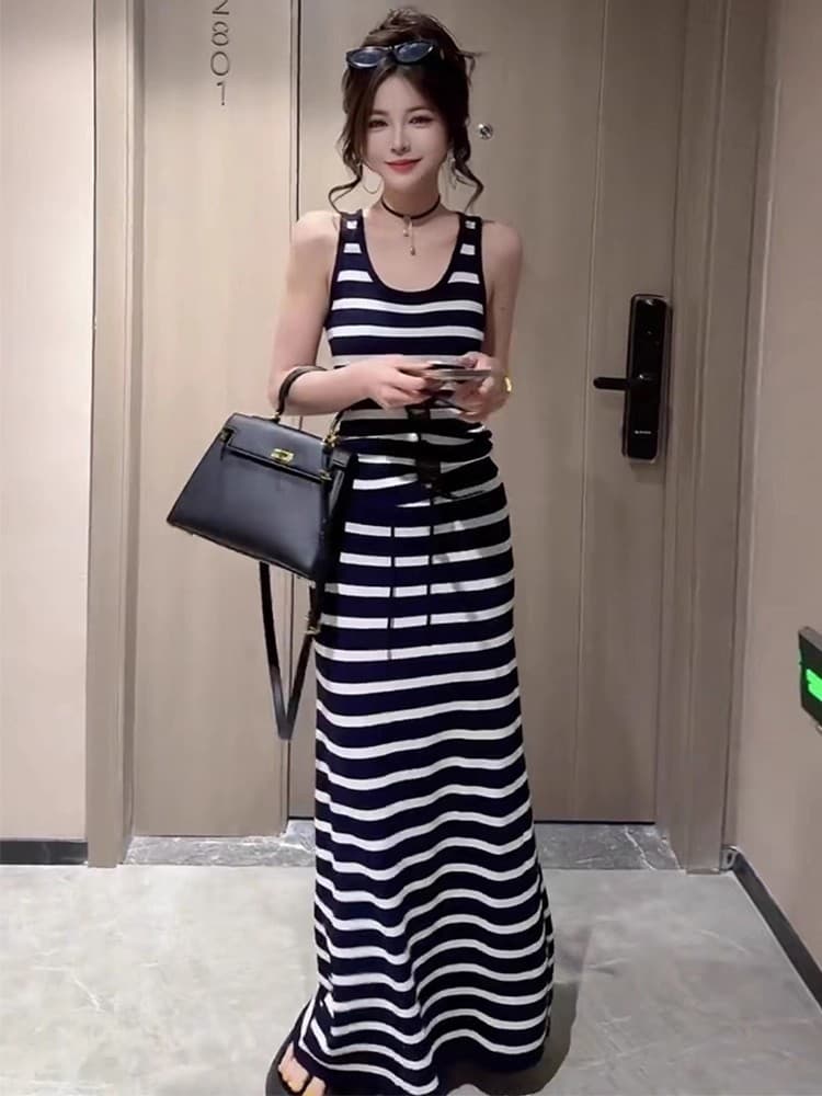2026 여름 새로운 레트로 u 칼라 몸매 가꾸기 배색 스트라이프 캐미솔 하이웨이스트 펌프 로프 반신 치마 세트 여성 상세 이미지 3