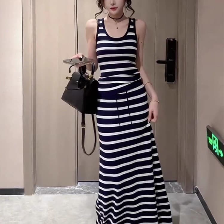 2026 여름 새로운 레트로 u 칼라 몸매 가꾸기 배색 스트라이프 캐미솔 하이웨이스트 펌프 로프 반신 치마 세트 여성 상세 이미지 4
