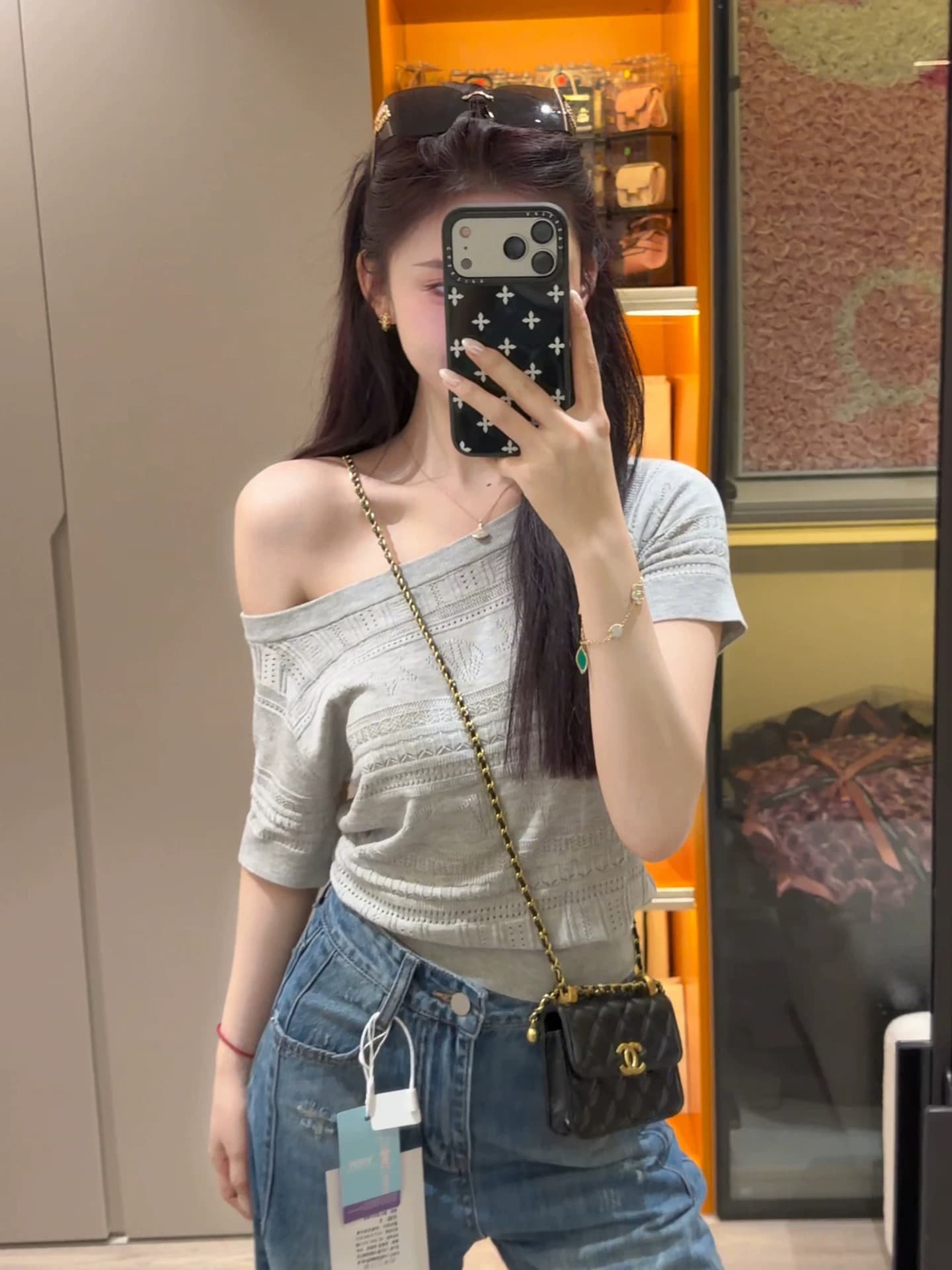 yy 트렌드 직접 만든 한 부서 부드러운 바람 홀로우 아웃 자수 비스듬한 어깨 반팔 니트 스웨터 이른 봄 허리 수축 슬림해 보이는 맨위 이미지 2