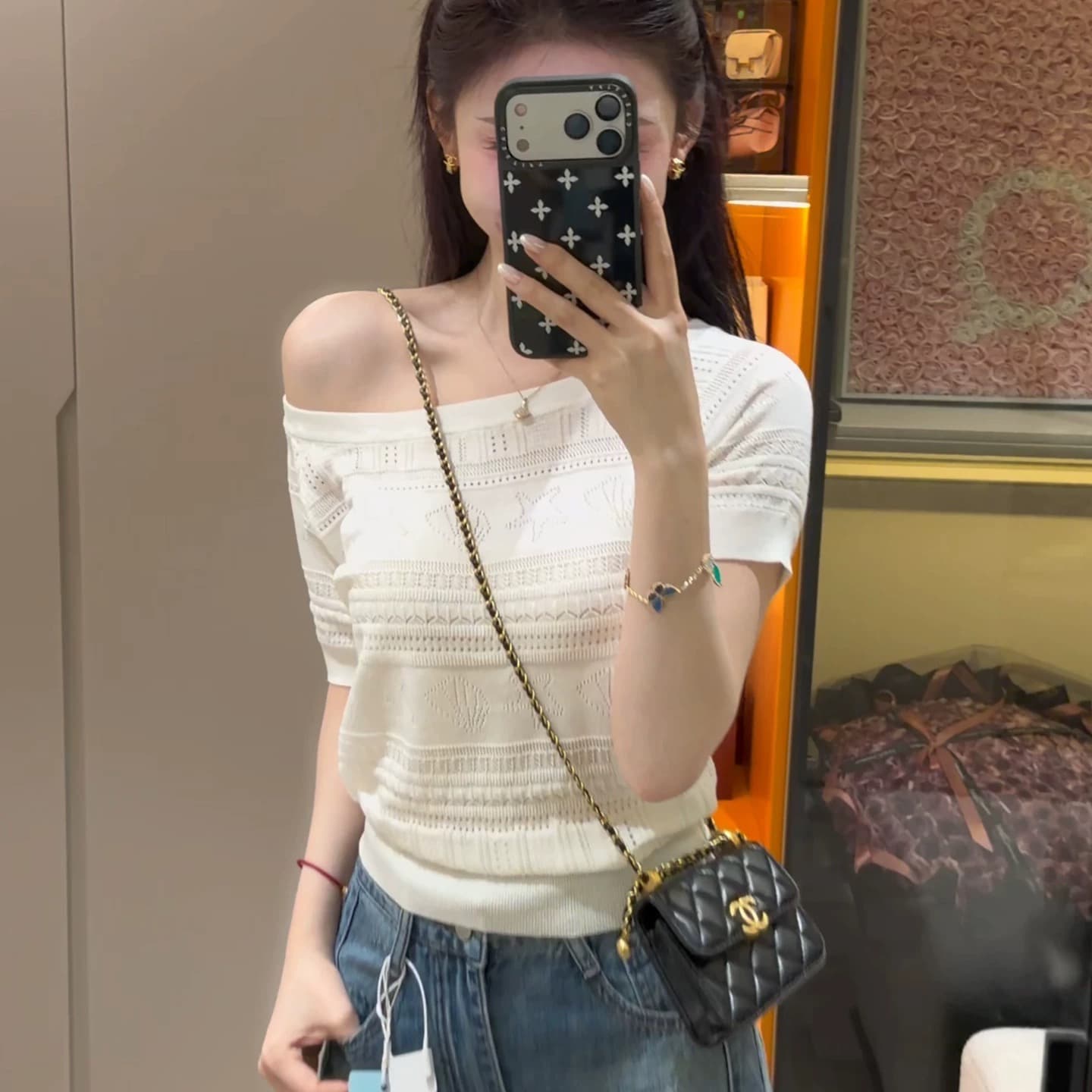 yy 트렌드 직접 만든 한 부서 부드러운 바람 홀로우 아웃 자수 비스듬한 어깨 반팔 니트 스웨터 이른 봄 허리 수축 슬림해 보이는 맨위 이미지 5