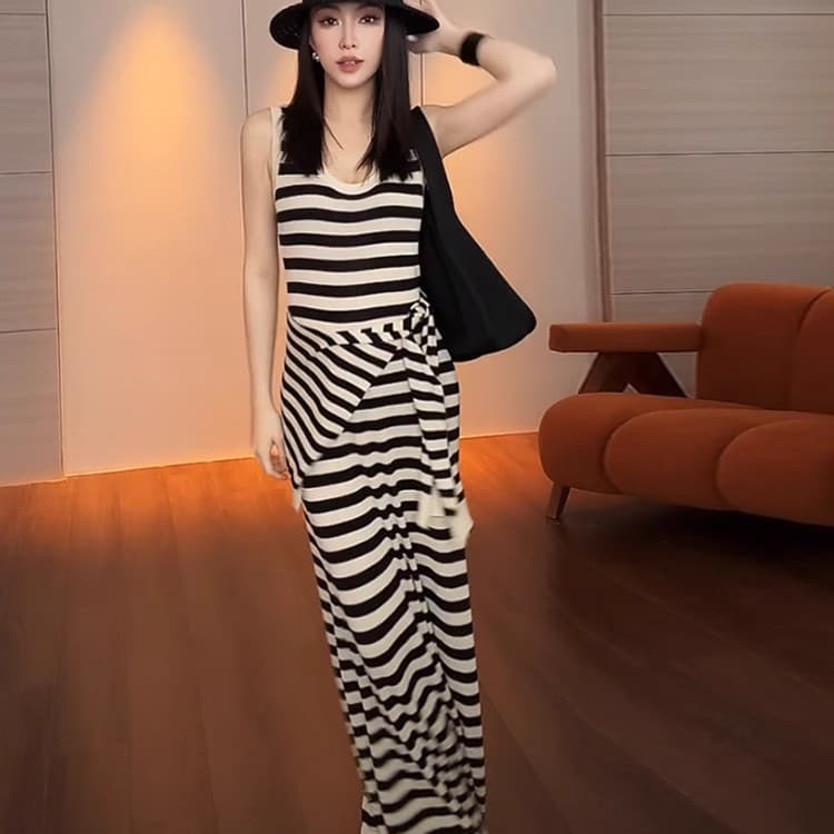 품격 스트라이프 숄 니트 민소매 조끼 여성 드레스 2026 여름 허리 수축 몸매 가꾸기 슬림해 보이는 롱 스커트 세트 이미지 4