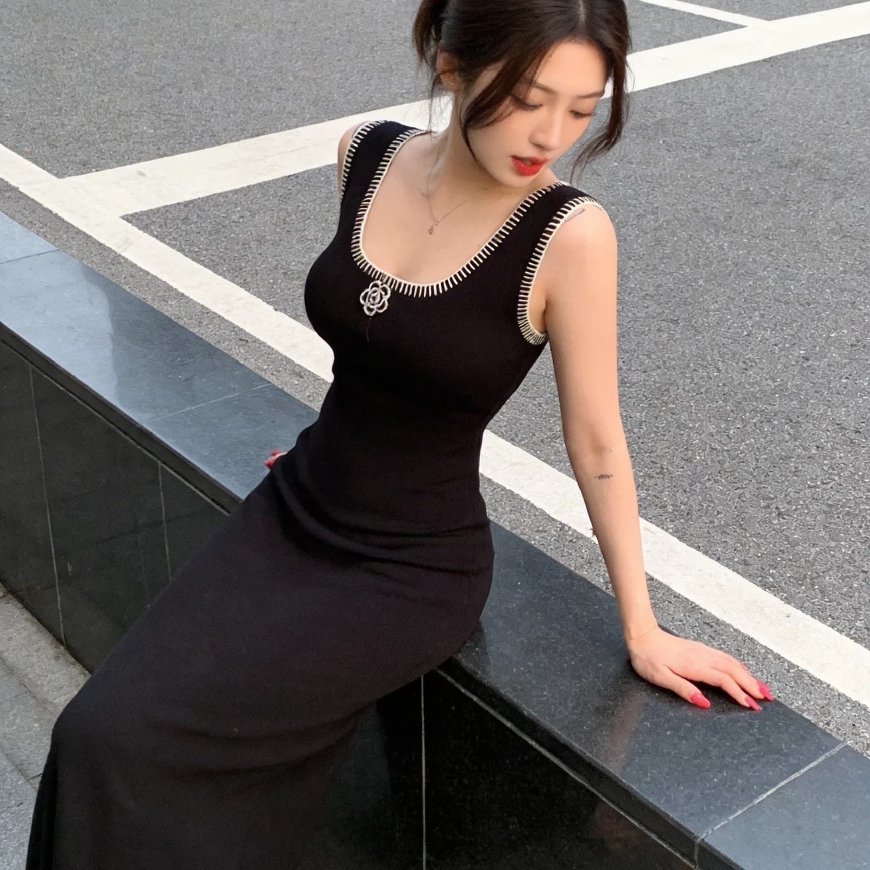 빛 요리 한 로얄 자매 바람 검정색 동백 나무 민소매 니트 여성 드레스 여름 품격 고급 센스 허리 수축 품격 롱 스커트