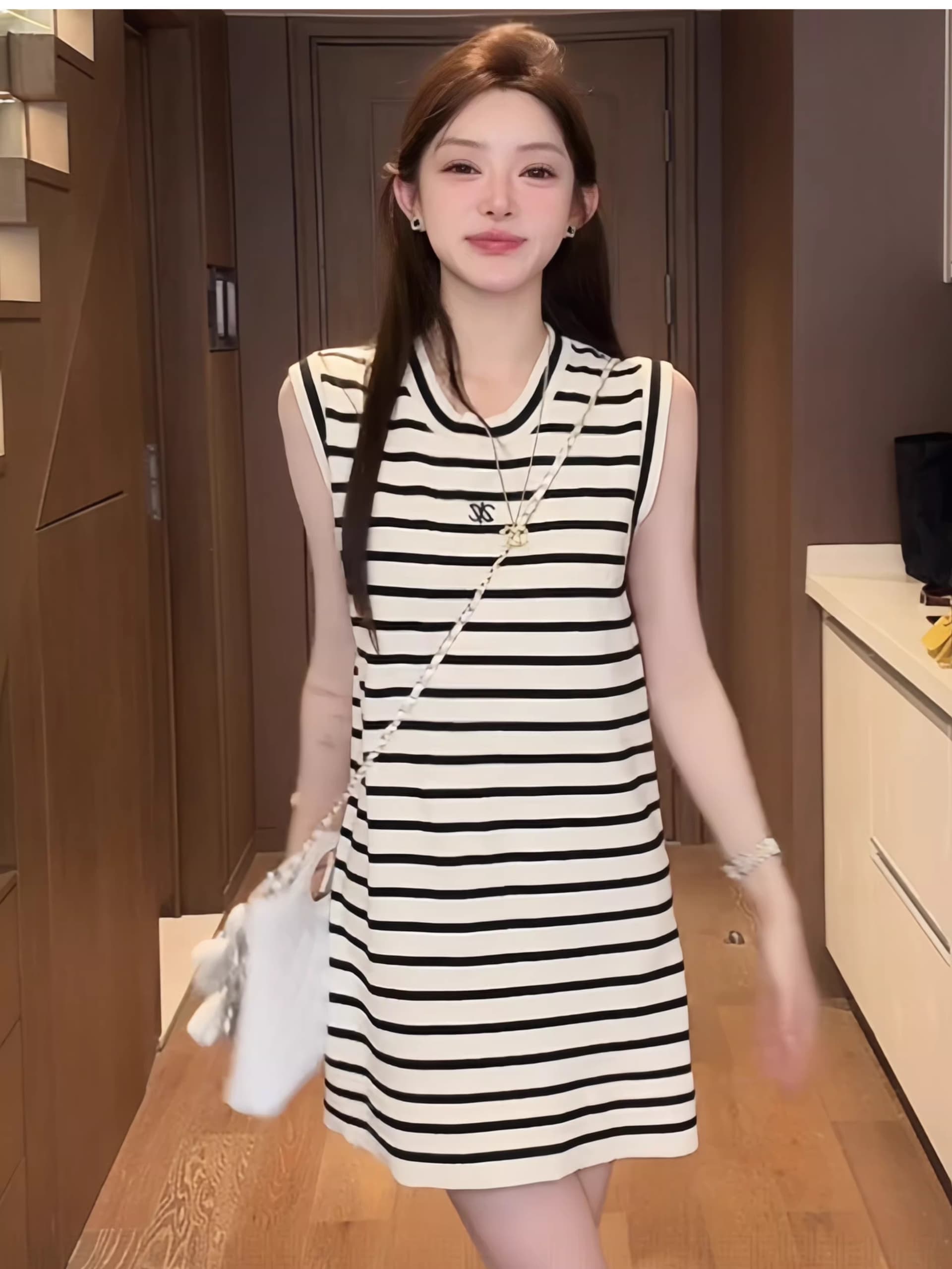 라운드 넥 스트라이프 민소매 조끼 원피스 2026 여름 새로운 한 부서 작은 키 품격 슬림해 보이는 미니 스커트 여성 의류 이미지 2