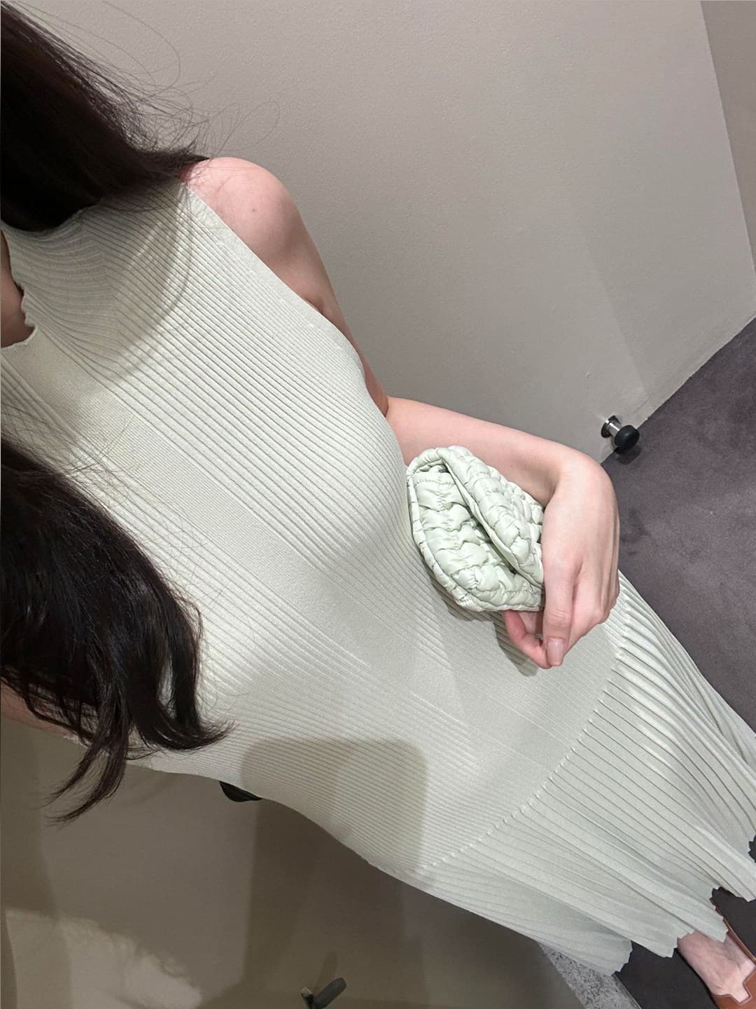 미니멀리즘 프랑스식 반하이넥 허리 수축 슬림해 보이는 여성 드레스 여름 밝은 녹색 색온도 부드러운 바람 민소매 품격 플리츠 롱 스커트