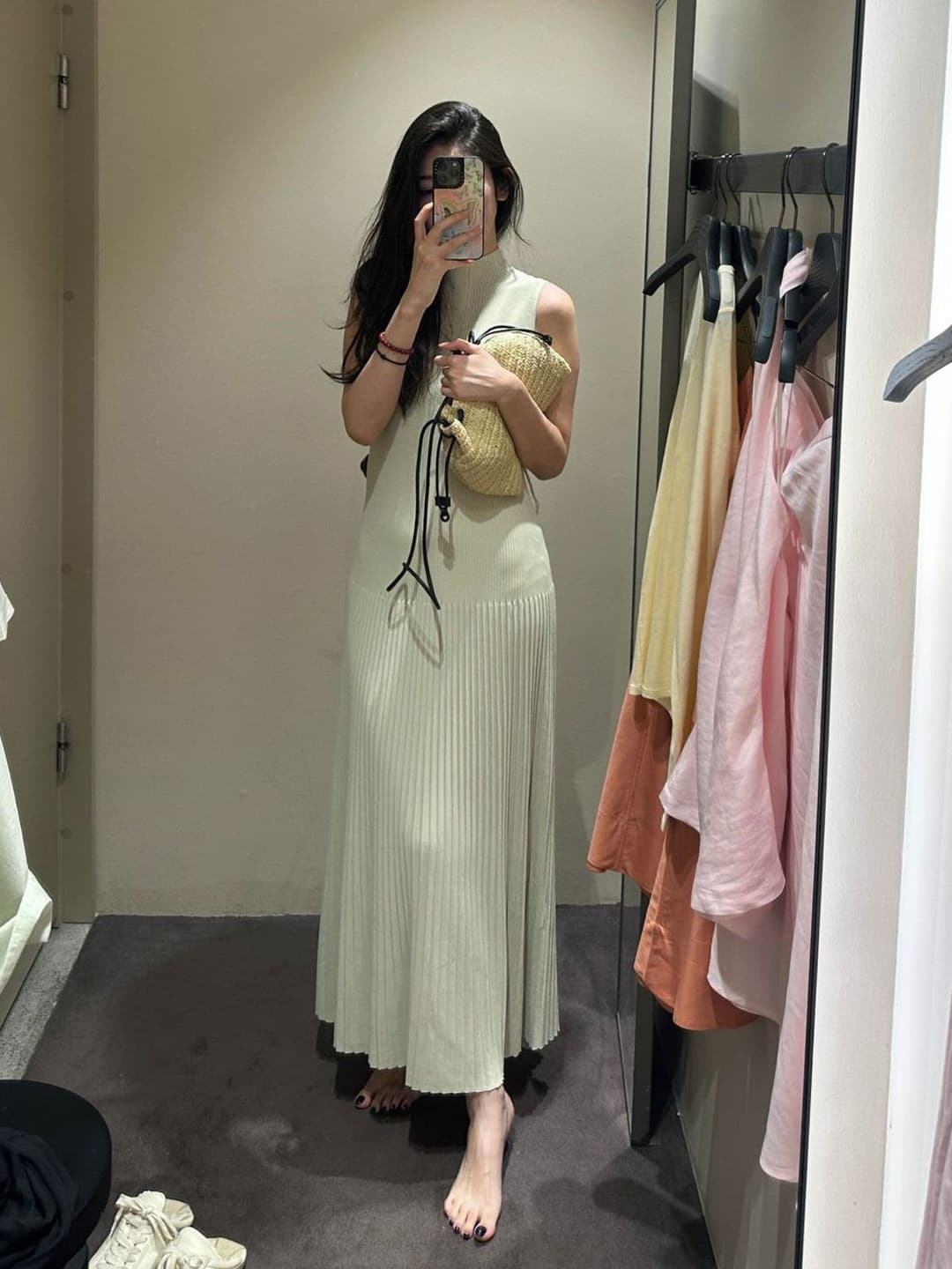 미니멀리즘 프랑스식 반하이넥 허리 수축 슬림해 보이는 여성 드레스 여름 밝은 녹색 색온도 부드러운 바람 민소매 품격 플리츠 롱 스커트 이미지 2