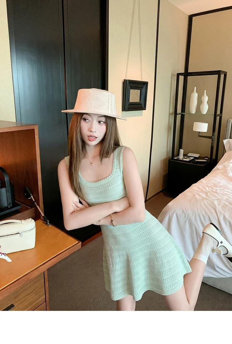 2026 한 부서 녹색 u 칼라 홀로우 아웃 민소매 조끼 여성 드레스 여름 허리 수축 슬림해 보이는 한 마디 미니 스커트 상세 이미지 2