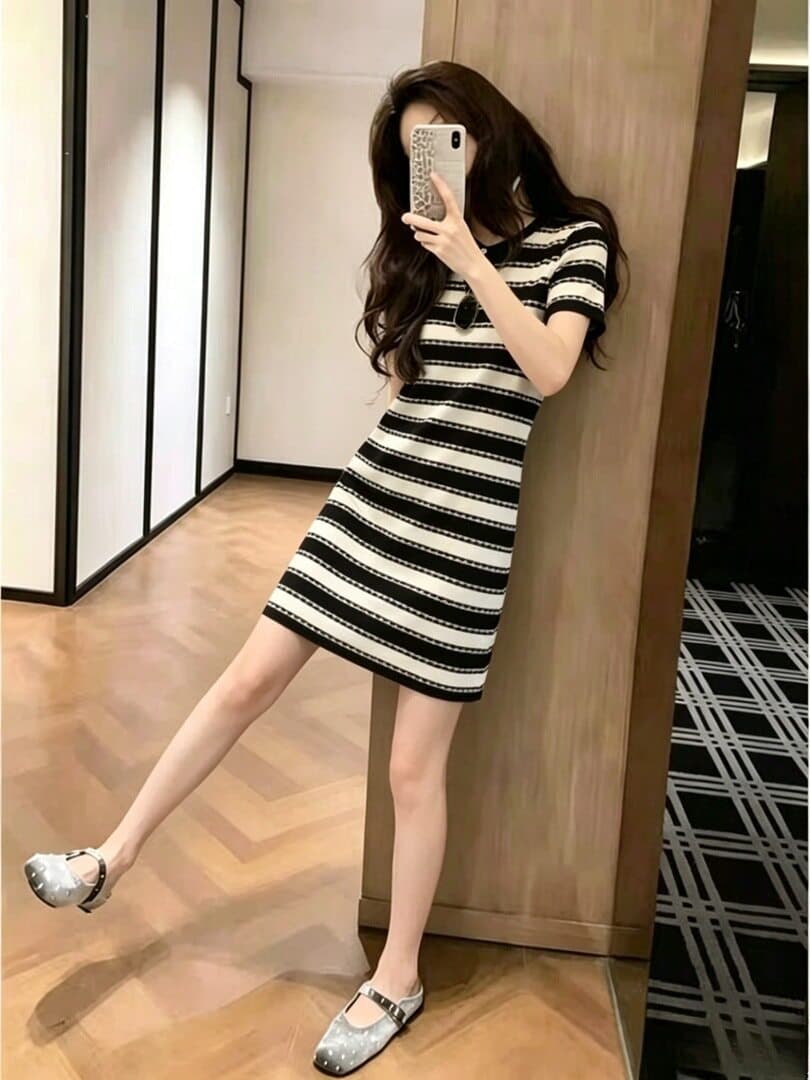 프랑스식 느긋한 센스 스트라이프 반팔 니트 드레스 2026 여름 새로운 작은 키 미니멀리즘 캐주얼 스트레이트 치마 여성 상세 이미지 1