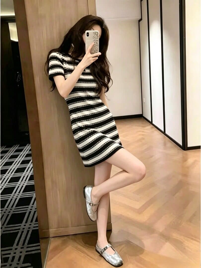 프랑스식 느긋한 센스 스트라이프 반팔 니트 드레스 2026 여름 새로운 작은 키 미니멀리즘 캐주얼 스트레이트 치마 여성 상세 이미지 2
