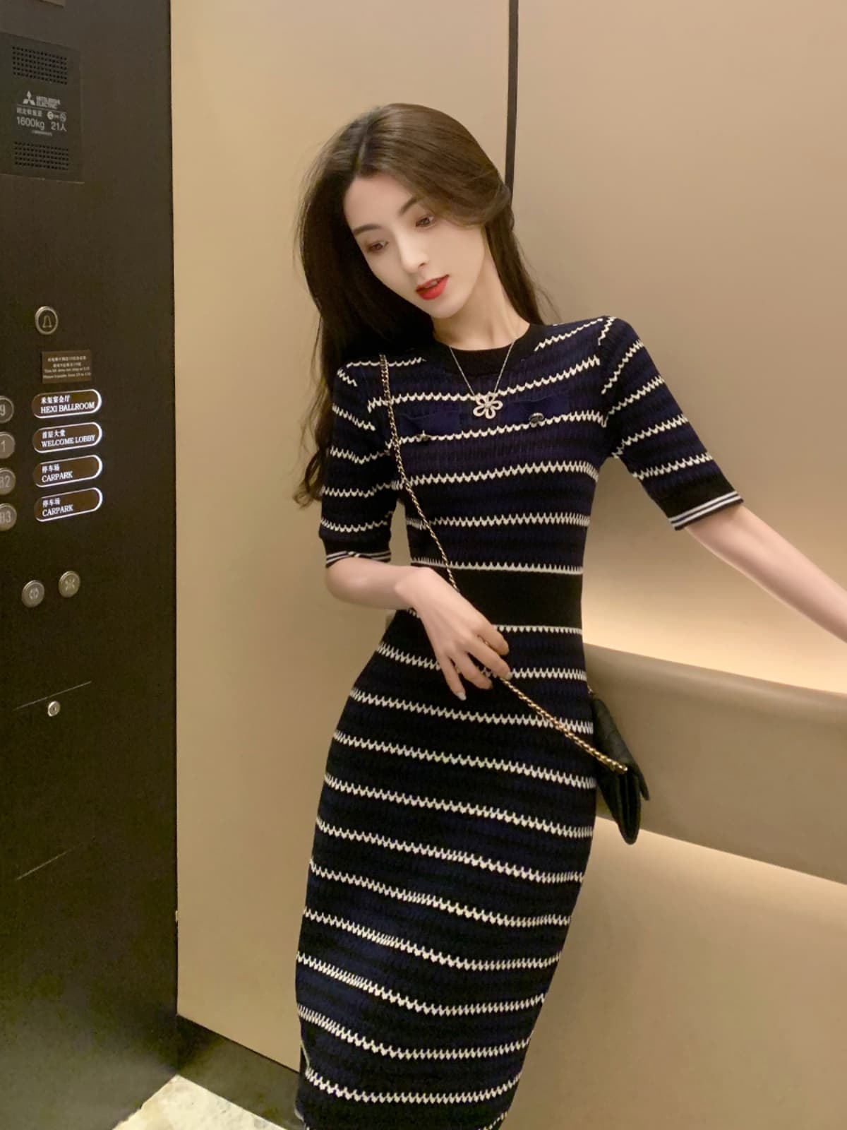 프랑스식 여성 드레스 여름 2026 년 새로운 품격 고급 센스 스트라이프 슬림해 보이는 작은 샤넬 스타일 니트 치마 이미지 3