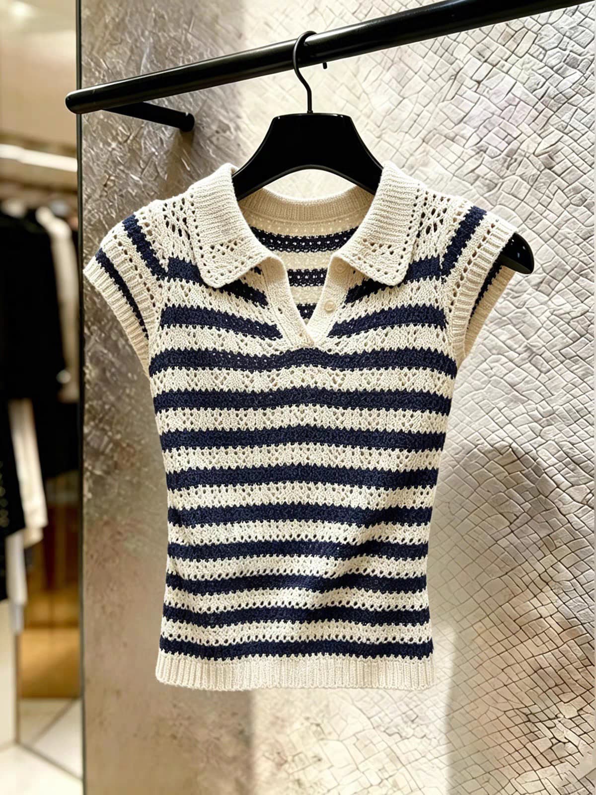 레트로 고급 센스 스트라이프 POLO 칼라 니트 스웨터 조끼 여성 여름 한국 스타일 홀로우 아웃 몸매 가꾸기 슬림해 보이는 연령 감소 맨위 상세 이미지 8