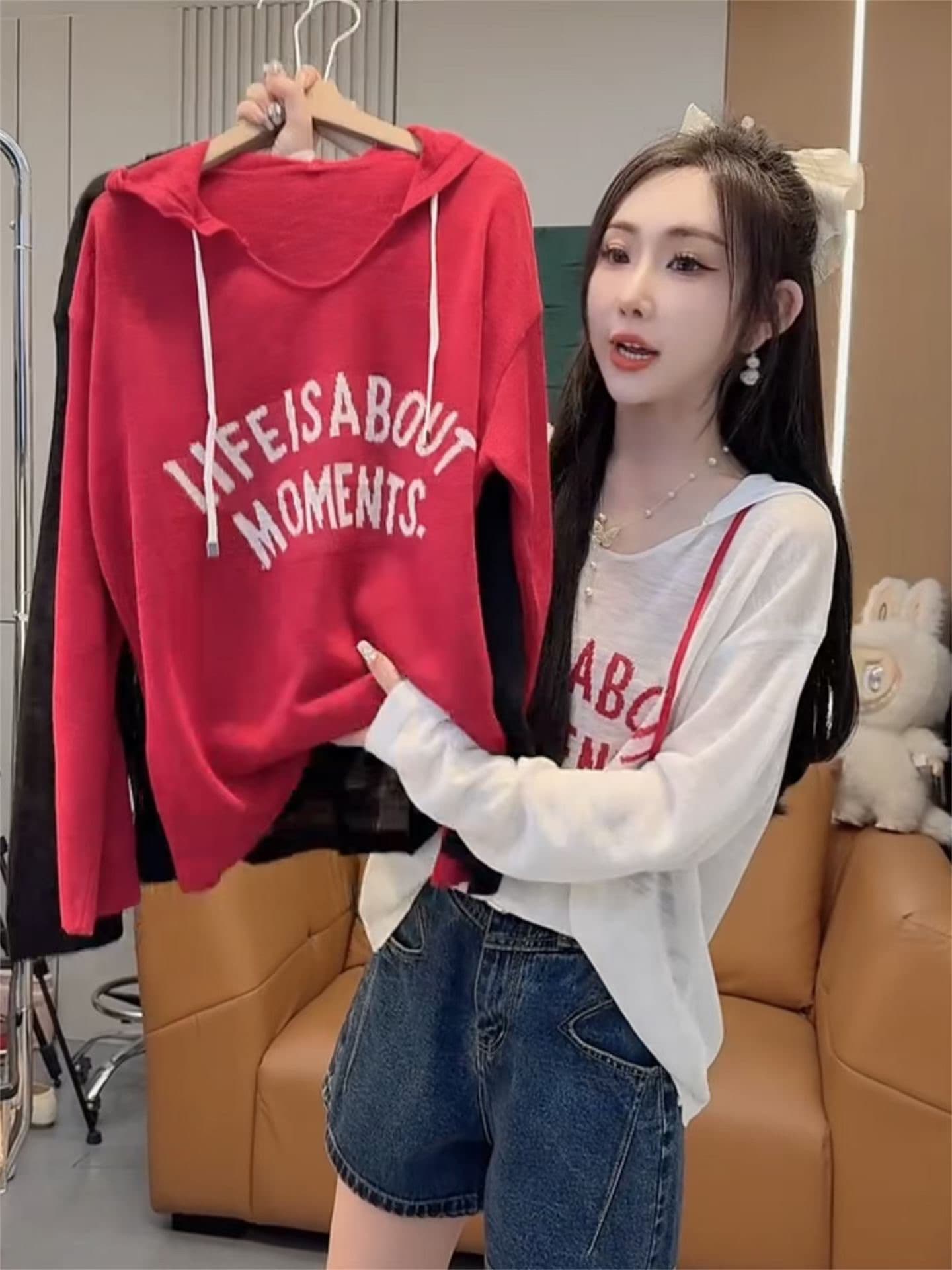 유럽 한 패치워크 색상 알파벳 펌프 로프 후드 태양 보호 셔츠 여성 여름 신조류 외국 가스 마이크로 ~을 통해 긴팔 티셔츠 루즈핏 얇은 맨위 이미지 3