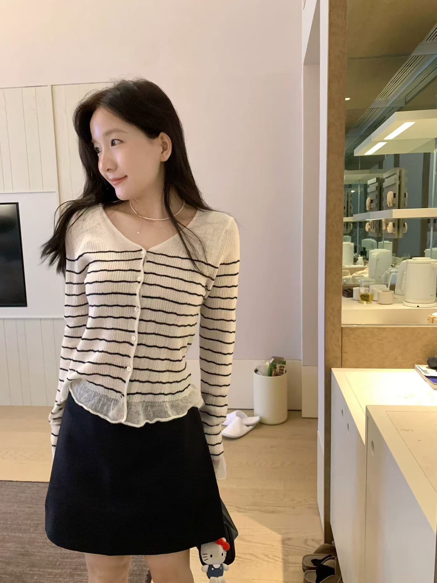 2026 봄 가을 얇은 스타일 스트라이프 몸매 가꾸기 타이트 인사이드 가져 가라. 긴팔 만나는 맨위 다용도 쇼트 스타일 스웨터 니트 스웨터 이미지 2