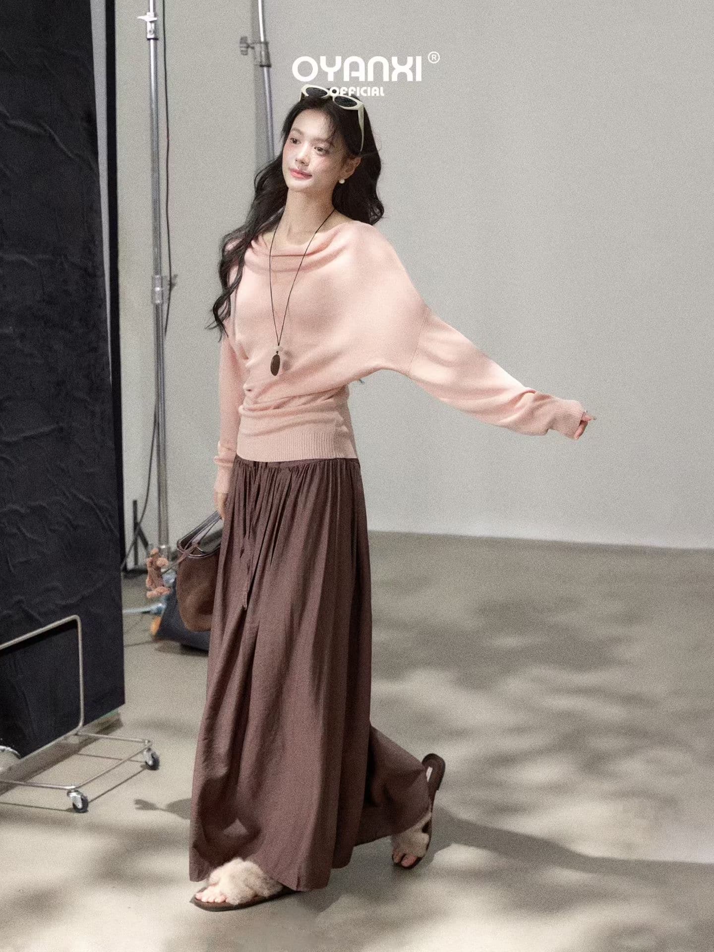 한 부서 chic 흑백 줄무늬 비스듬한 어깨 의류 여성 고급 센스 이른 가을 새로운 긴팔 티셔츠 디자인 센스 작은 대중 이미지 2