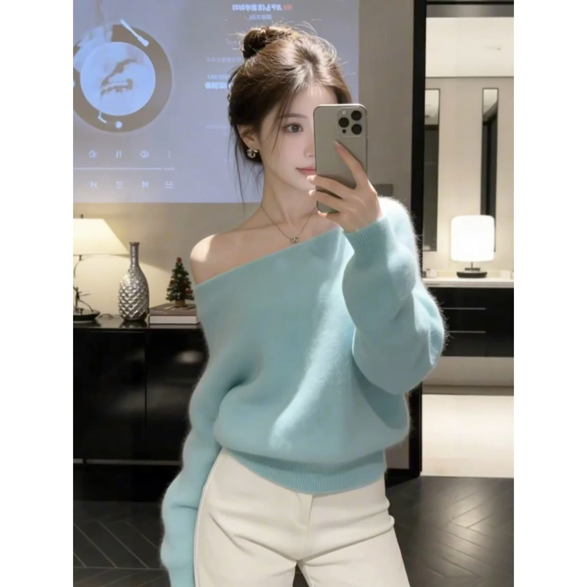 부드러운 바람 파란색 비스듬한 어깨 니트 스웨터 맨위 여성 가을 새로운 느긋한 바람 루즈핏 슬림해 보이는 오프숄더 부드러운 찹쌀 스웨터
