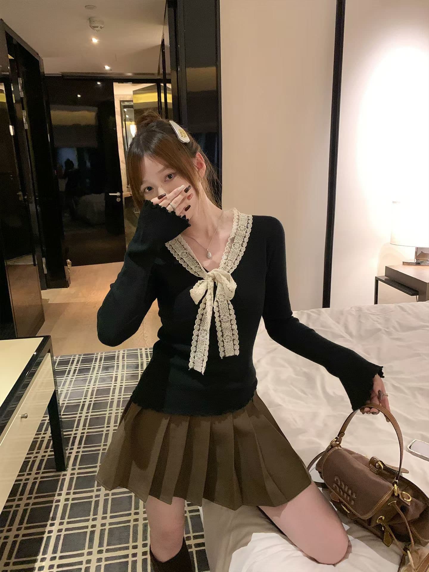 V넥 패치워크 레이스 나비 매듭 긴팔 티셔츠 여성 인사이드 가져 가라. 몸매 가꾸기 맨위 상세 이미지 5