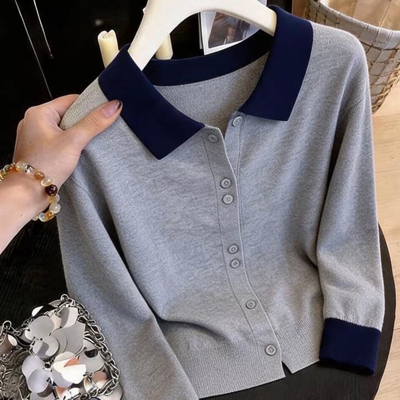 패션 배색 POLO 칼라 긴팔 니트 스웨터 여성 2026 가을 새로운 빛 럭셔리 작은 대중 슬림해 보이는 품격 맨위 여성 상세 이미지 3
