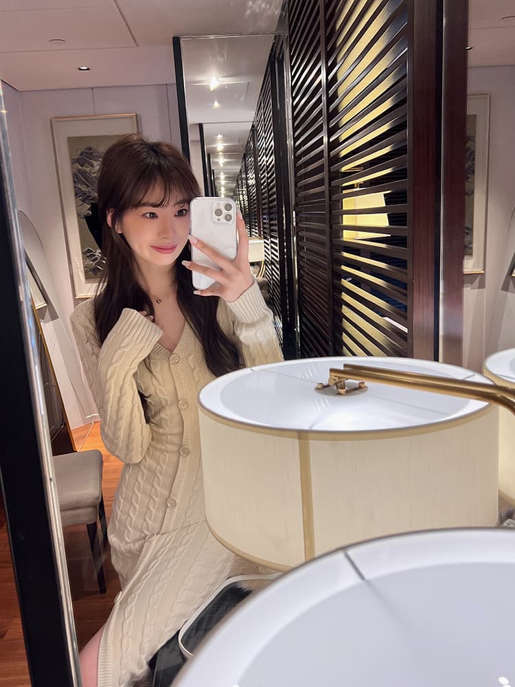 한국 V넥 꽈배기 실 바늘 뜨개질 스웨터 드레스 가을 겨울 부드러운 로얄 자매 바람 품격 트임 만나는 롱 스커트 상세 이미지 8