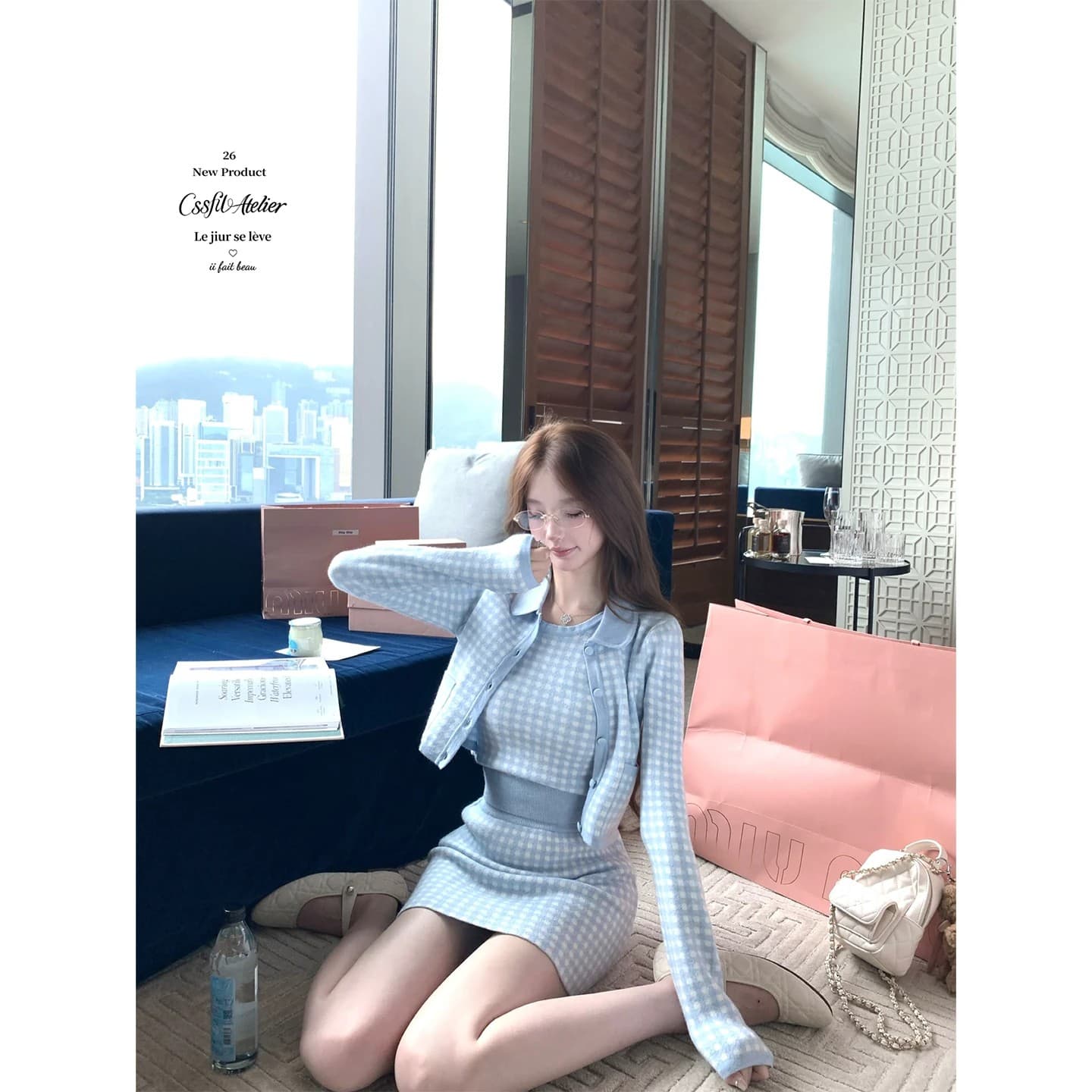 2026 년 가을 겨울 바다 소금 향기로운 노래 주간 실크 양 털이 푸른 그리드 분말 그리드 오픈 가디건 조끼 반 스커트 3종 세트 그룹 이미지 2