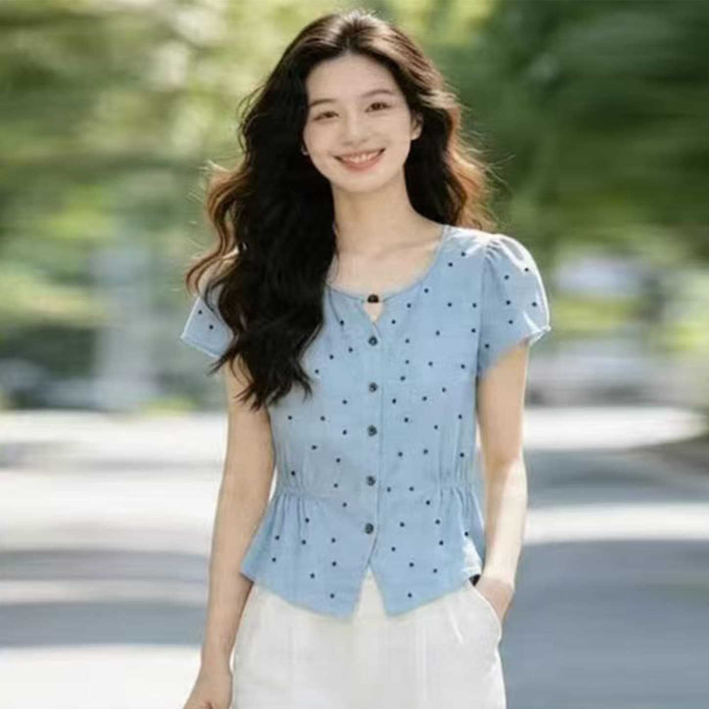 프랑스식 도트 무늬 라운드 넥 반팔 여성 셔츠 2026 여름 새로운 출퇴근 바람 연령 감소 허리 수축 슬림해 보이는 다용도 맨위 상세 이미지 4