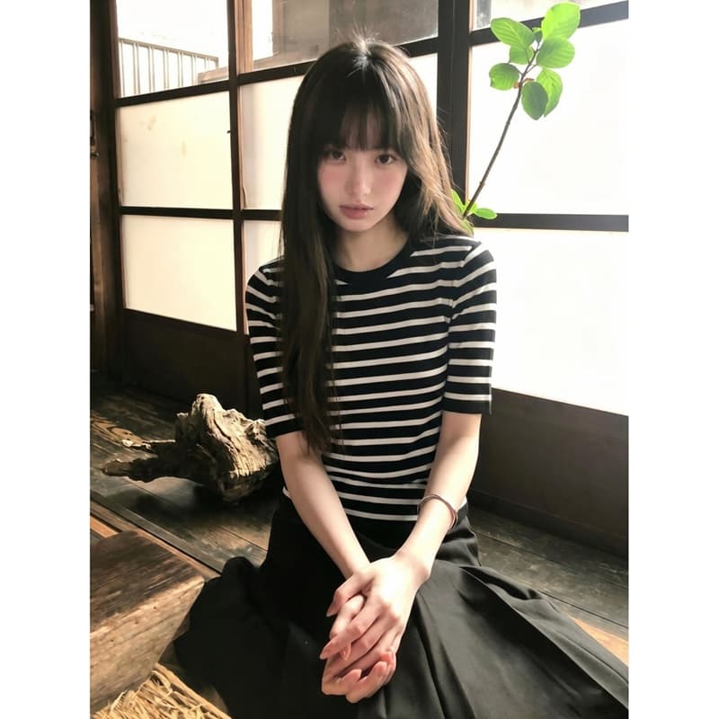 흑백 줄무늬 얇은 스타일 얼음 실크 반소매 티셔츠 여성 여름 한 부서 ins 디자인 센스 고유 한 아름다운 반팔 맨위 이미지 2