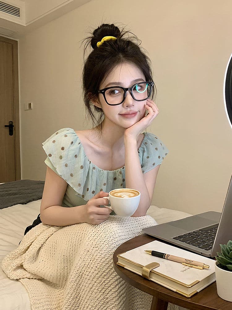 프랑스식 고급 센스 도트 무늬 프릴 오프숄더 반팔 티셔츠 여성 여름 다용도 몸매 가꾸기 슬림해 보이는 오프숄더 맨위 상세 이미지 3