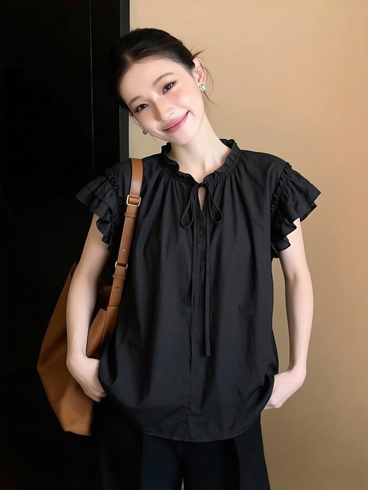 패션 검정색 Feifei 소매 주름 맨위 여성 2026 여름 새로운 루즈핏 슬림해 보이는 라운드 넥 레이스업 연령 감소 작은 셔츠 상세 이미지 3