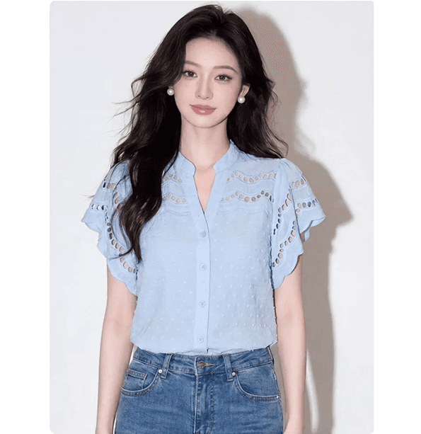 프랑스식 파란색 V넥 홀로우 아웃 반팔 여성 셔츠 2026 새로운 여름 자이언트 잘 생긴 슈퍼 화재 연령 감소 작은 대중 맨위